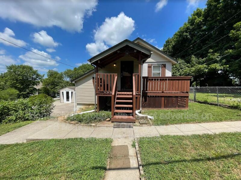 Leavenworth House: 1260 High St