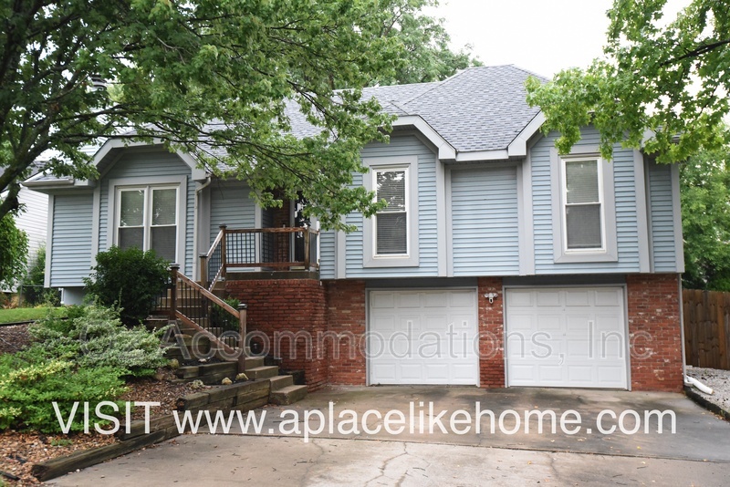 Olathe House: 15112 W 122nd Terrace