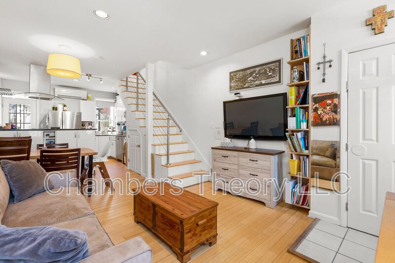 Washington House: 219 Parker St. NE