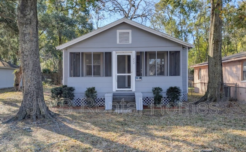 Jacksonville House: 222 43rd St E