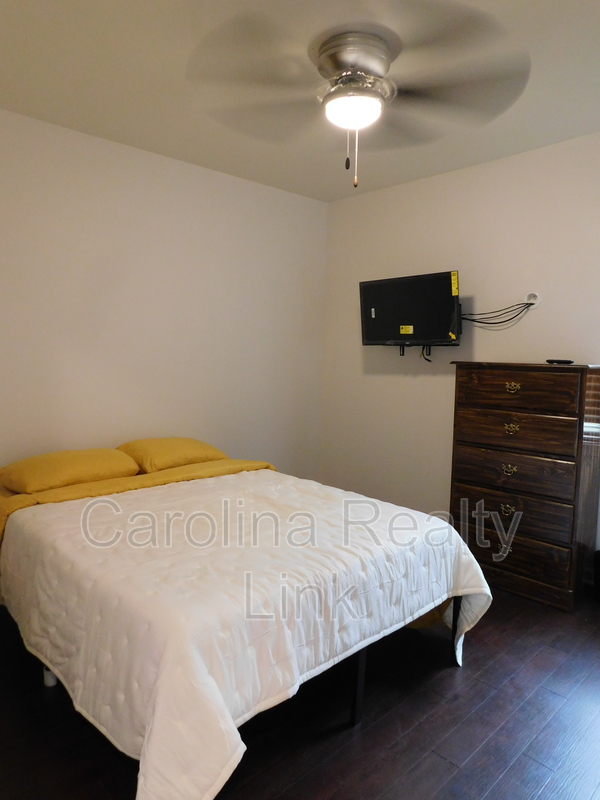 Charlotte House: A Ave
