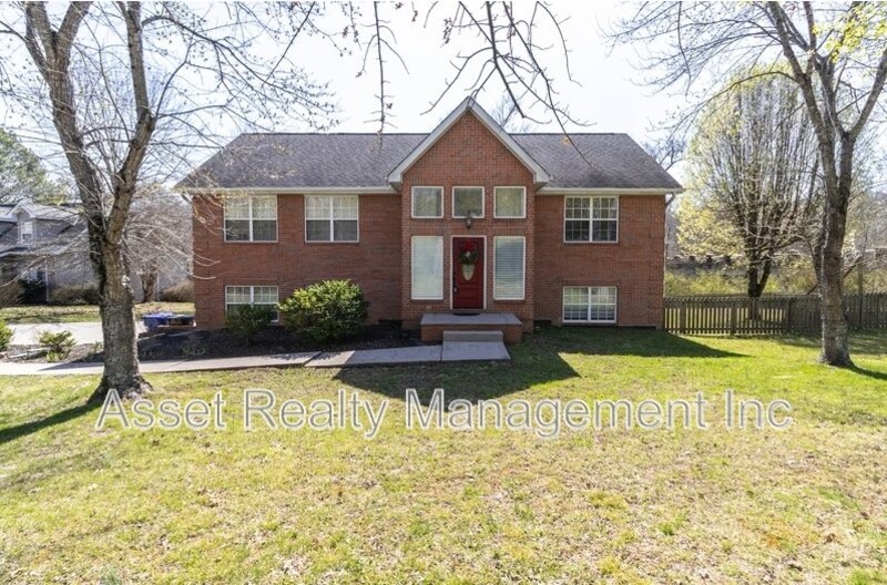 Oak Ridge House: 170 Sweetgum Lane