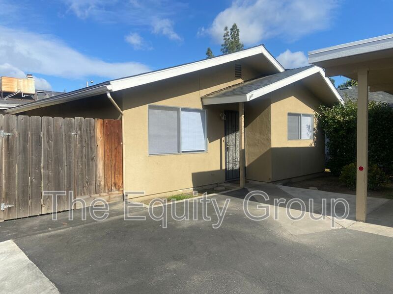 Visalia House: 2726 South Sallee Ct