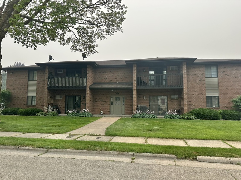 Seymour Condo: 230 Robbins Street - 5