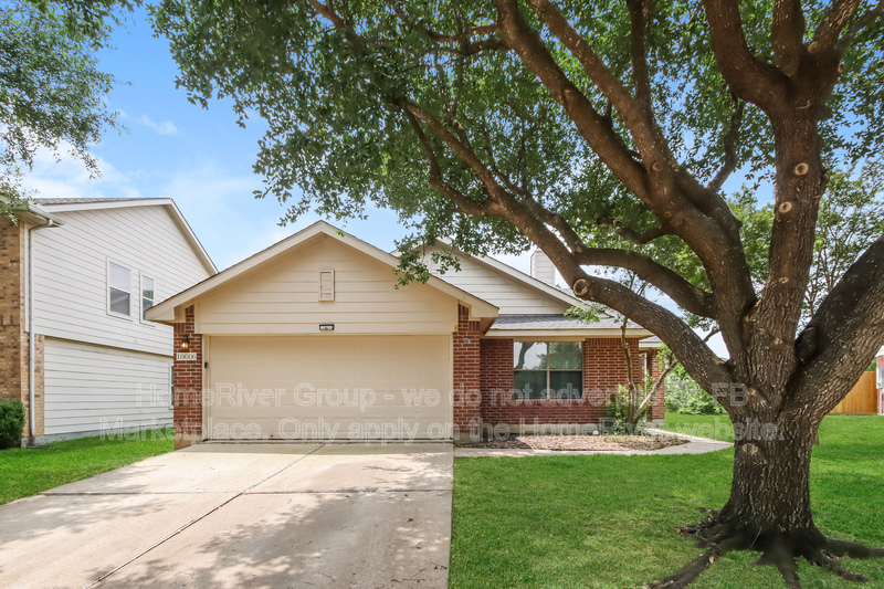 Baytown House: 10606 Gold Finch Rd