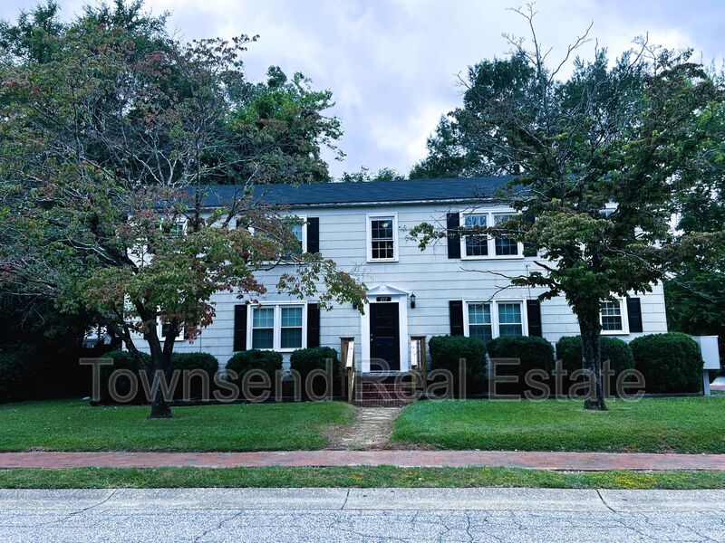 Fayetteville House: 217-4 N. Virginia Ave.