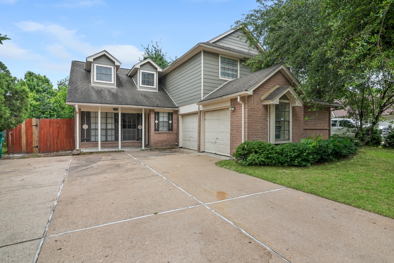 Houston House: 4807 Shadowdale Drive
