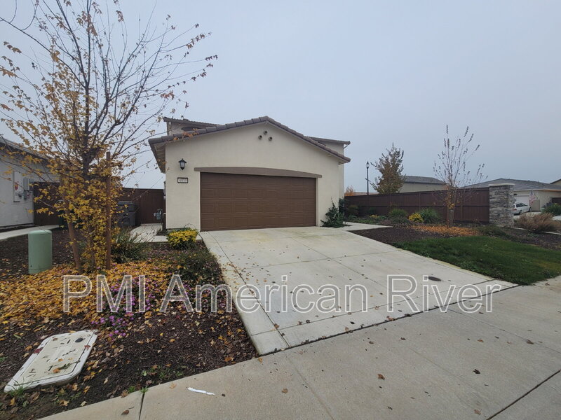 Roseville Condo: 4033 Haflinger Way