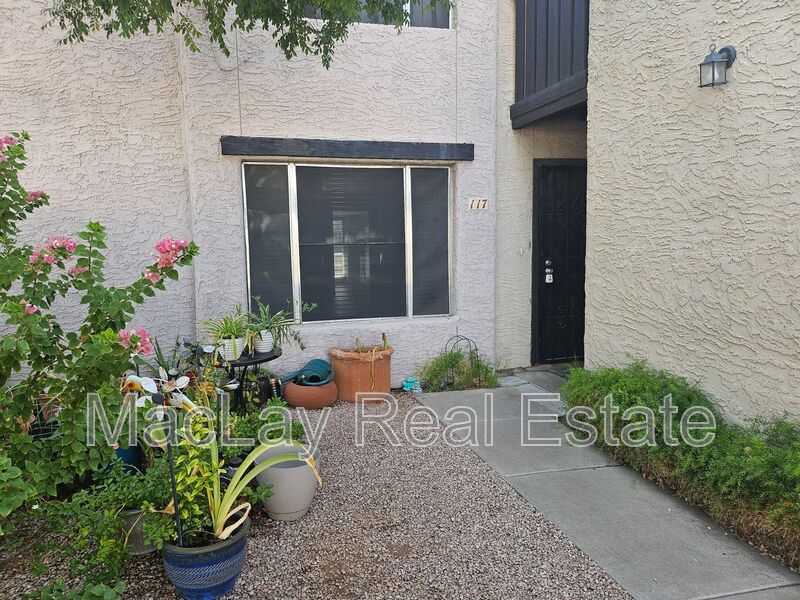 Mesa Townhome: 1927 E. Hampton Ave.