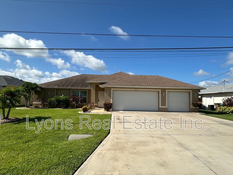 Cape Coral House: 2202 SE 8th ST