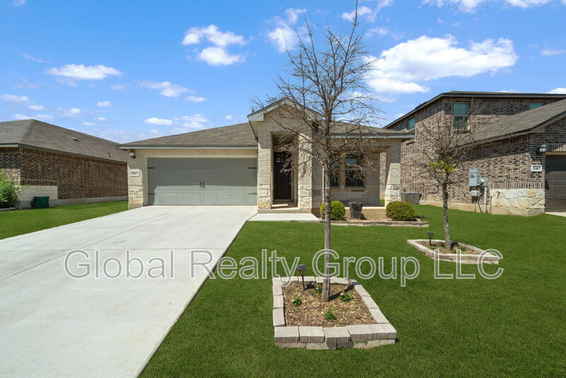 Selma House: 3063 Mondavi Crest