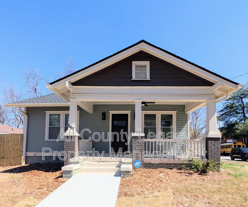Atlanta House: 940 Martin St SE