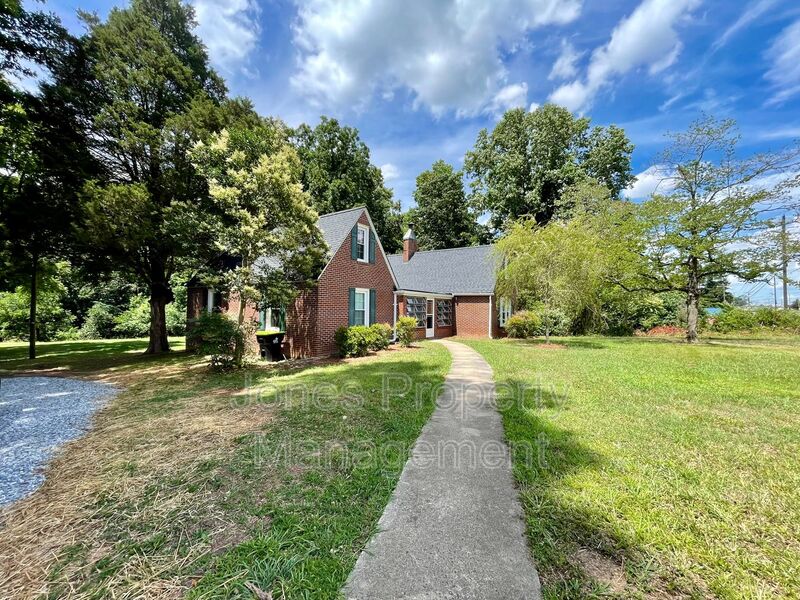 China Grove House: 1419 N Main Street