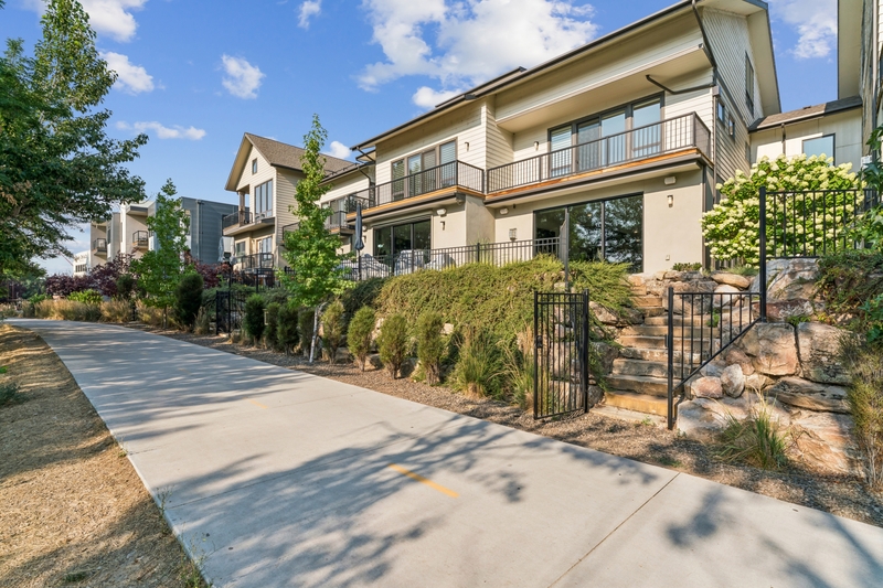Garden City House: 3520 North Prospect Lane