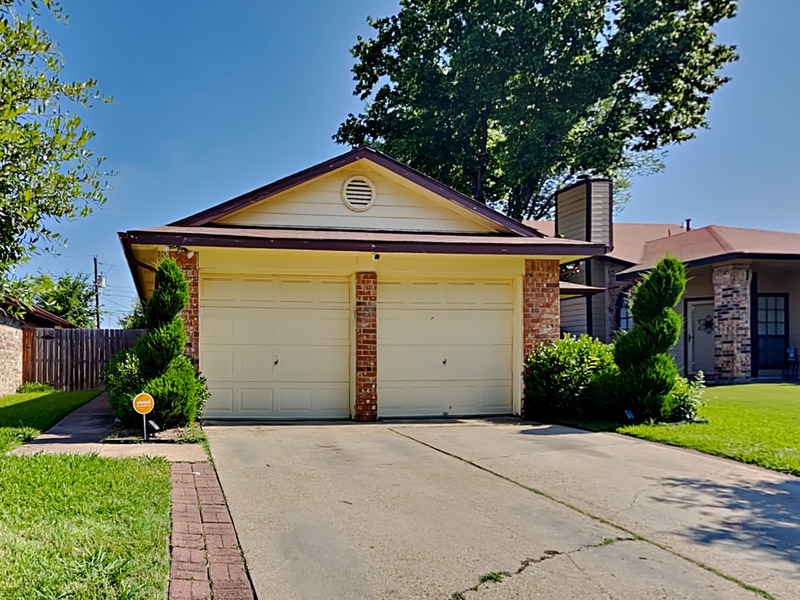 Mesquite House: 1143 Monterrey Trl