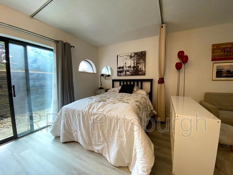 Pittsburgh House: 3271 Niagara Square