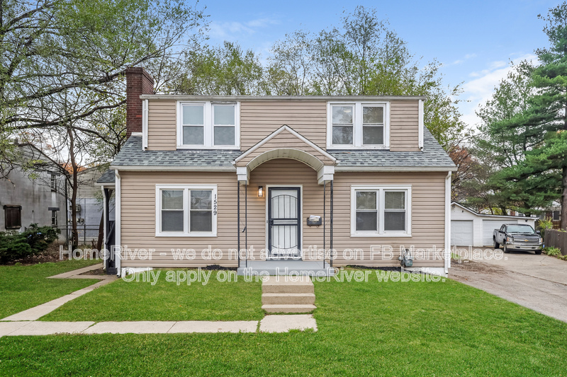 Louisville House: 1529 Larchmont Ave