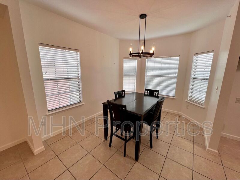 Great Location! 2 bed/3 bath condo unit in Eckhert Place, a gated community - Photo 10