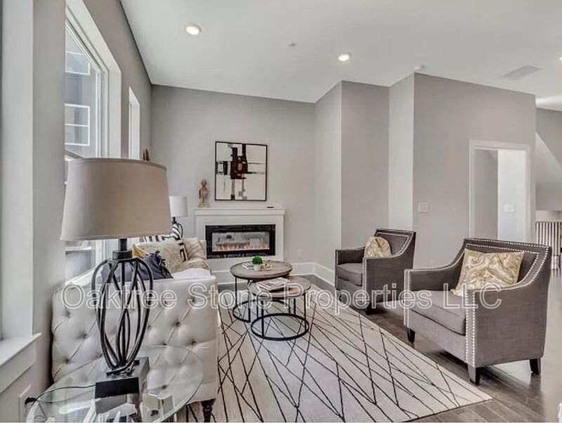 Atlanta House: 456 Parkway Drive NE