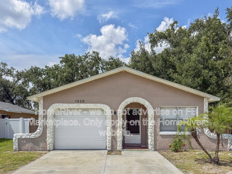 Kissimmee House: 1323 Mill Creek Pl