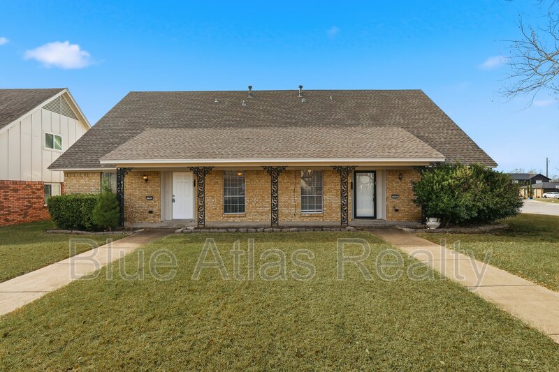 Duncanville Townhome: 702 Skyline Drive