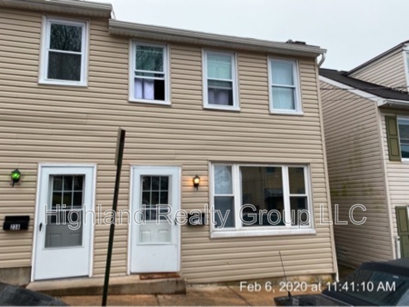 Columbia House: 236 Lawrence Street