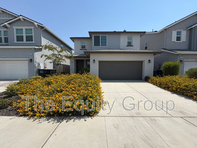 Visalia House: 1005 West Sedona Ave