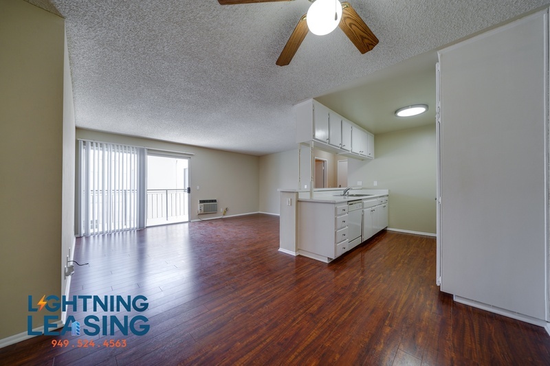 Tujunga Condo: 10250 Commerce Ave