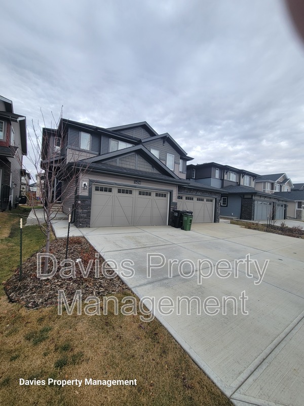Edmonton Condo: 16230 19 Avenue SW