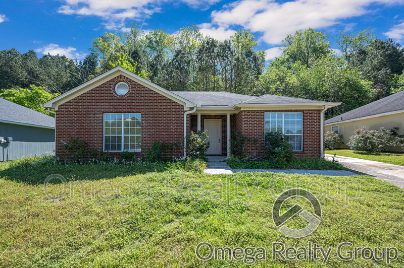 Pinson House: 6749 Lakes Edge Ln