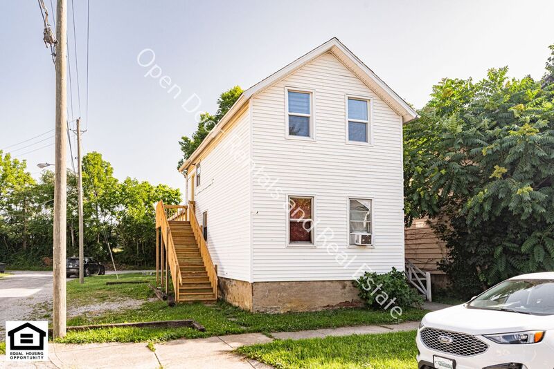 Fort Wayne Condo: 1240 1/2 Boone St