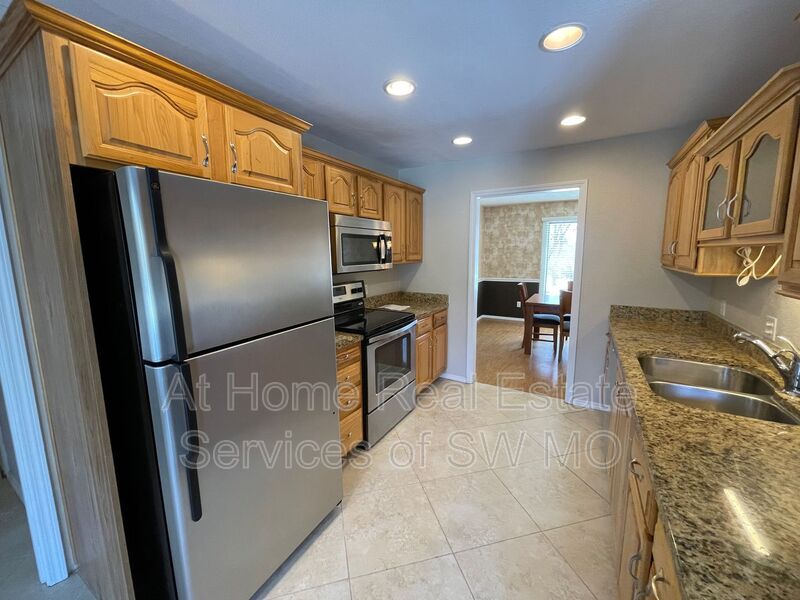 Springfield House: 3917 E Lomita