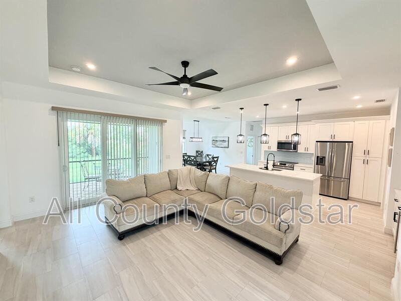 Englewood House: 6049 Higgins Ln