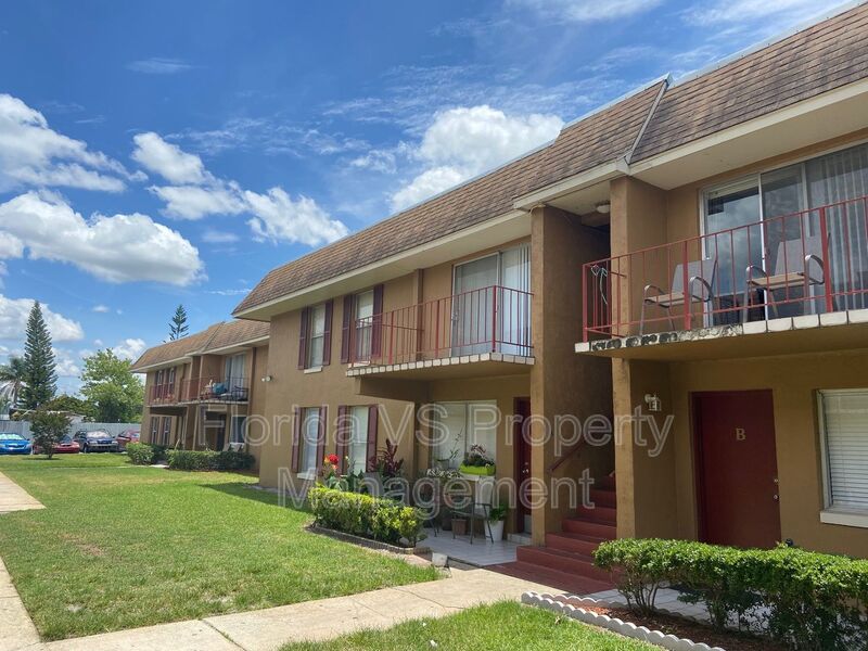 Orlando Condo: 925 W Oak Ridge Rd