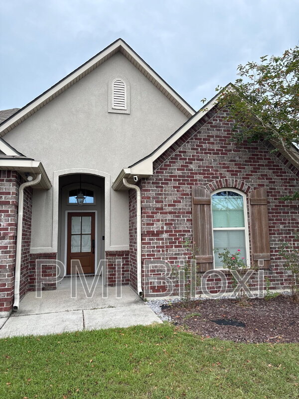 Gulfport House: 15192 Oberlin Ave