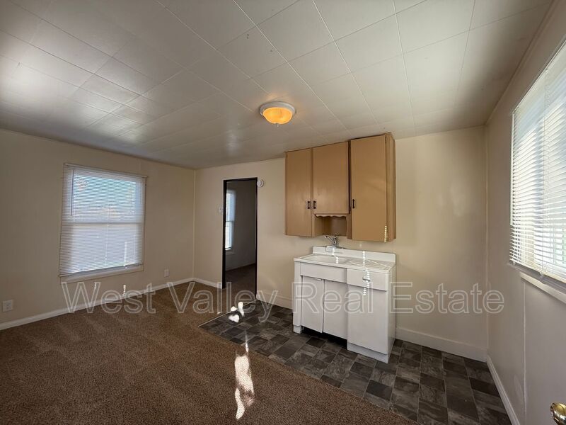 Taft Condo: 200 1/2 Fillmore