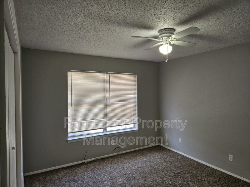 105 Smith Lane Unit H  TX 78666 - Photo 4