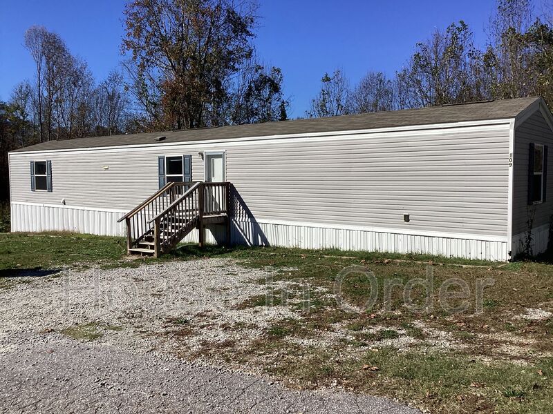 Landrum House: 109 Shamrock Park Drive