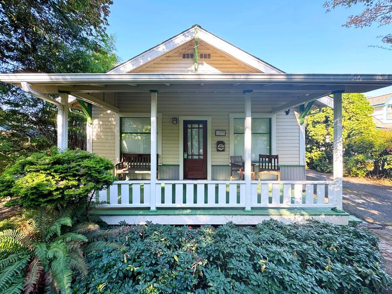 Eugene House: 346 North Grand Street