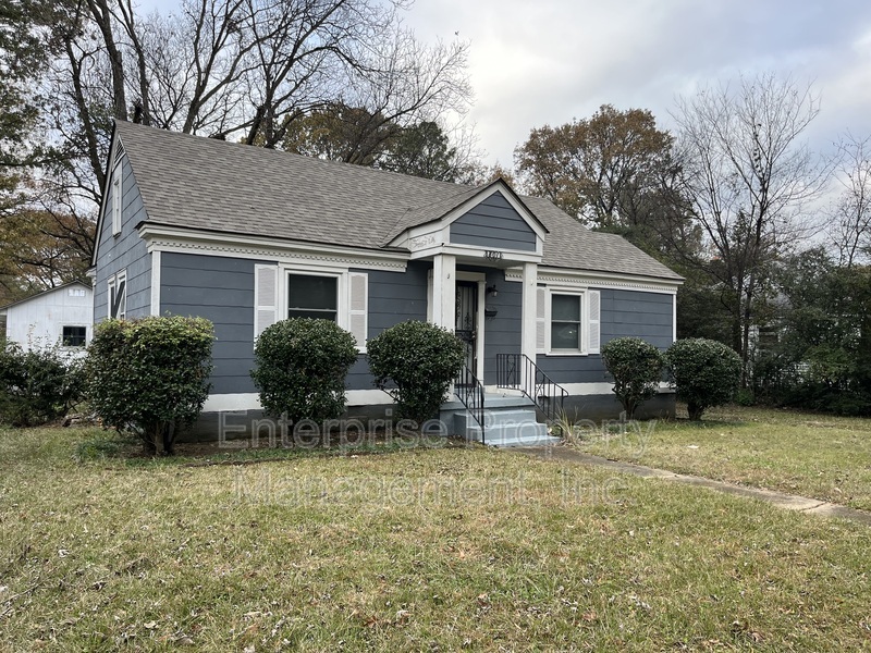Photo 2 of 801 Bowen Circle