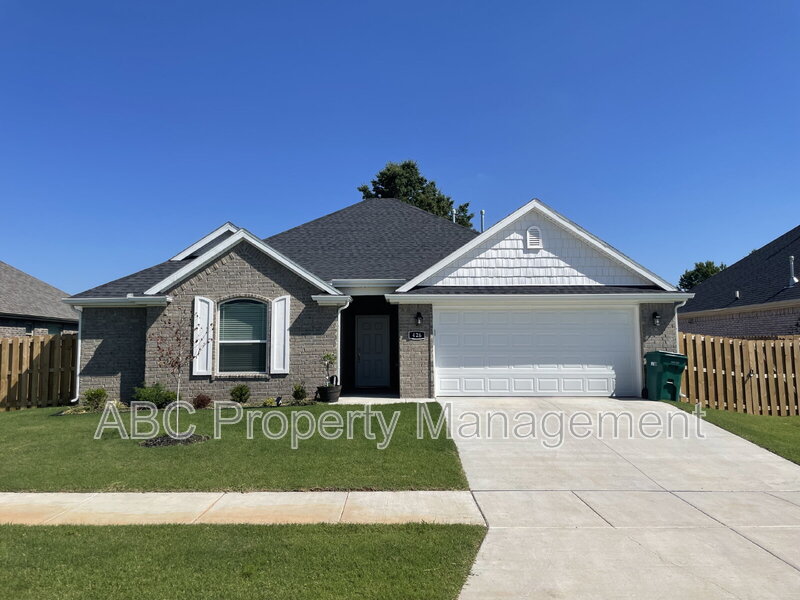 Farmington House: 426 Tyler Road