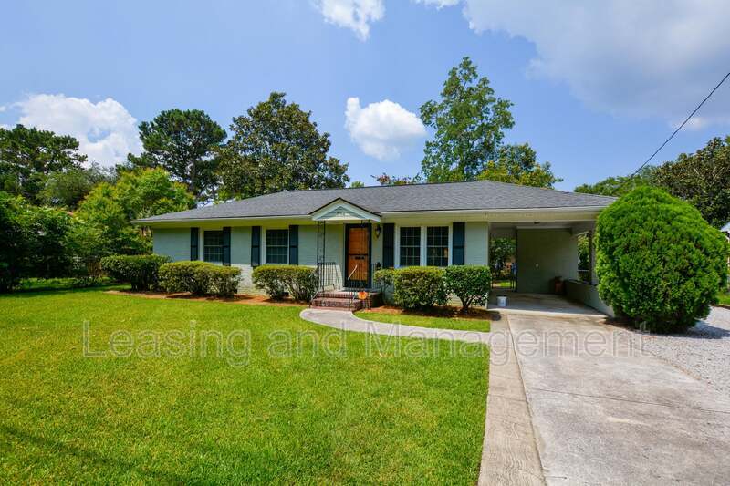 Charleston House: 743 Magnolia Road