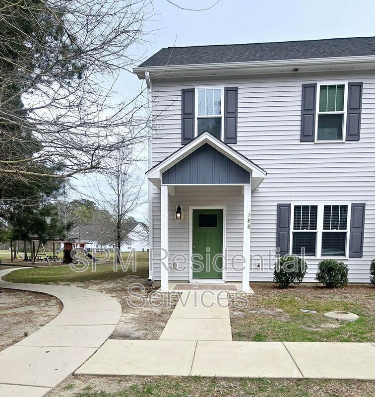Leland Townhome: 186 Lincoln Place Cir