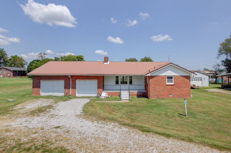 Elkton House: 104 W McReynolds Street