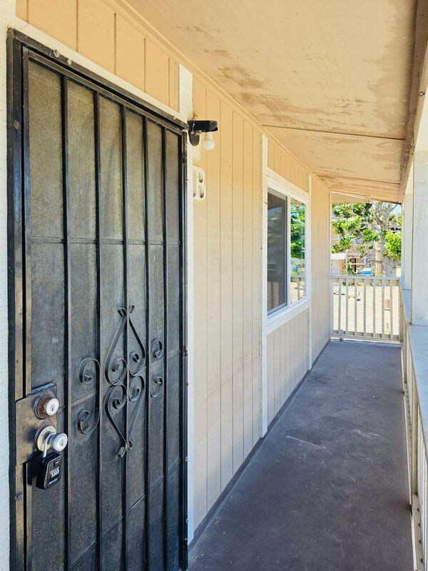 Costa Mesa House: 1980 Anaheim Avenue