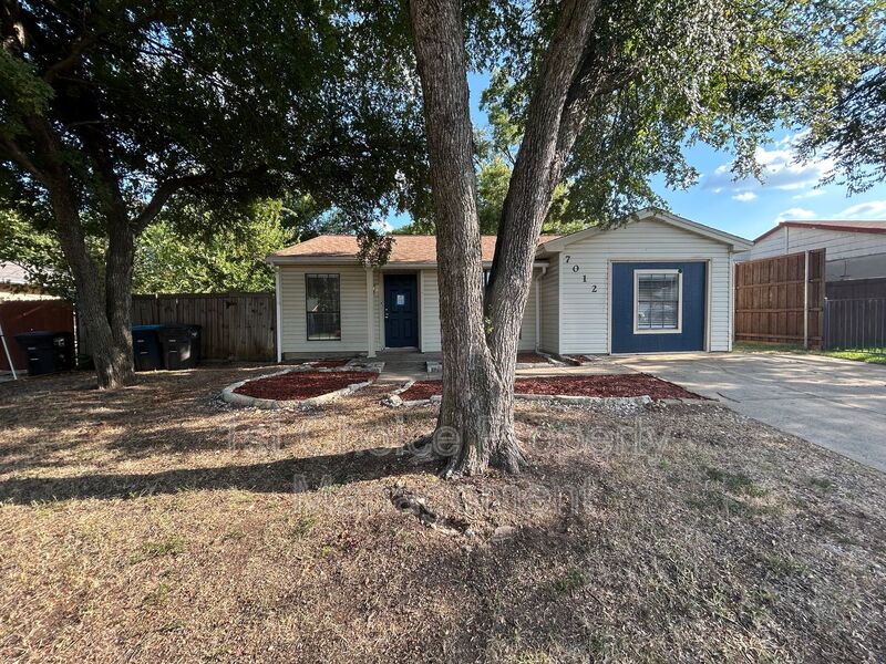 Fort Worth House: 7012 Newberry Ct E