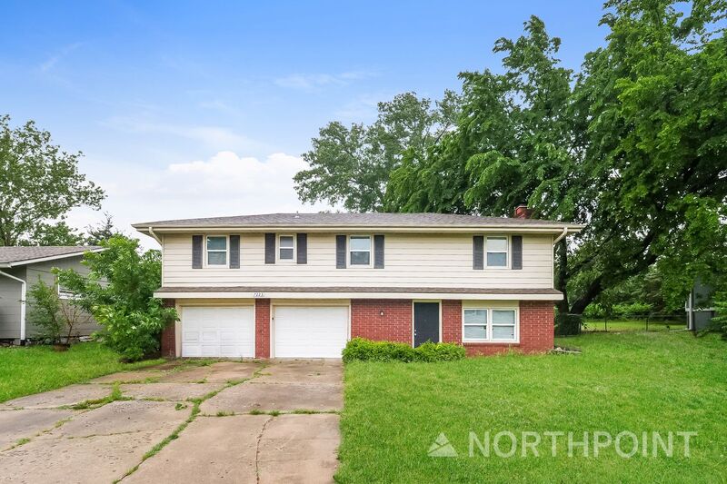 Kansas City House: 7223 NW 84th Ter