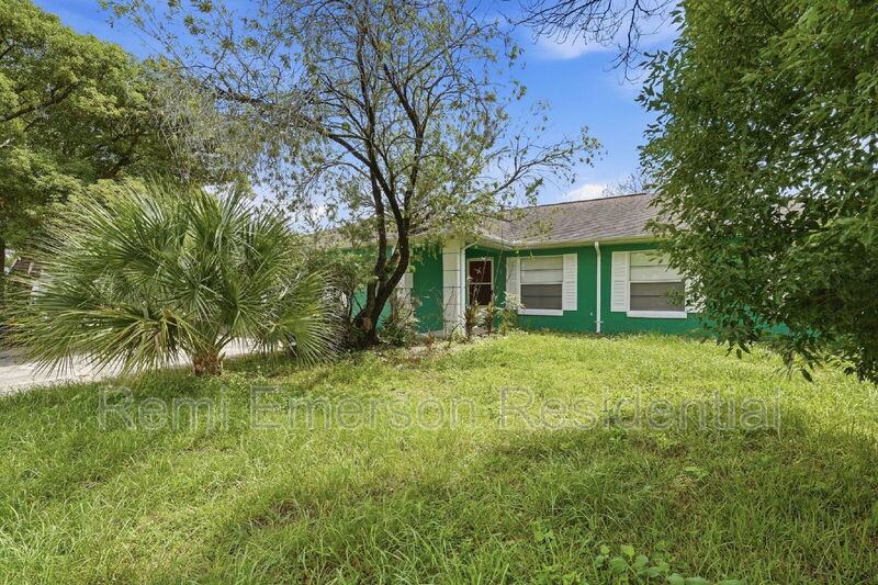 Kissimmee House: 515 Floral Drive