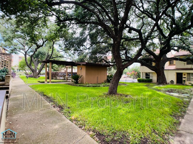 Cozy 2 bed/2 bath condo in a secluded area, near Alamo Heights, and close local to highways and so much more! - Preview 6