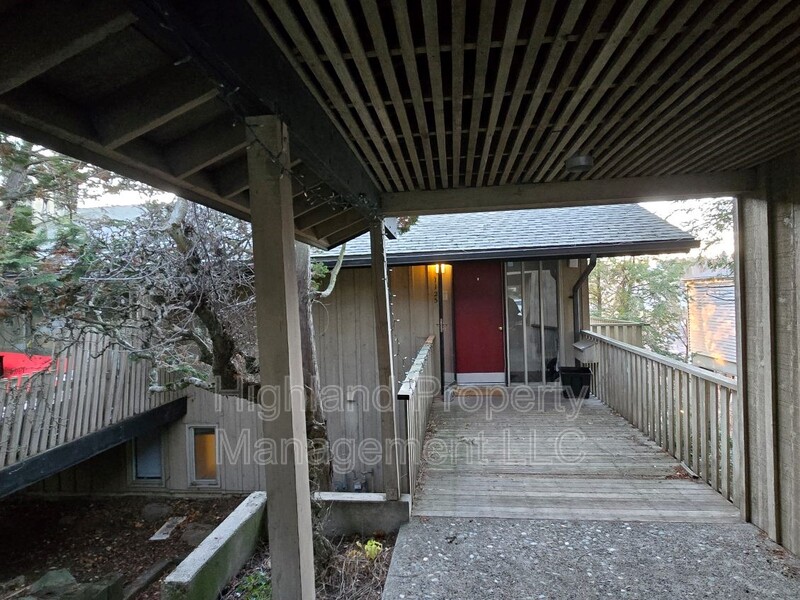 Pullman House: 1125 NE Indiana St.